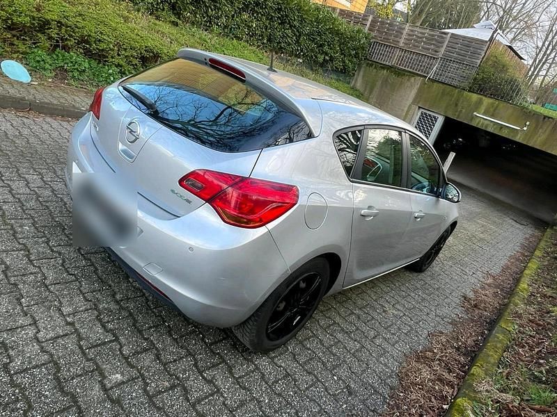 Gebraucht Opel Astra 116 PS (85 kW) 2010 Silber Limousine