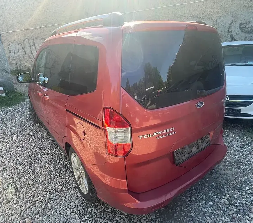 Gebraucht Ford Tourneo Courier Titanium 101 PS (74 kW) 2015 Rot Van / Kleinbus