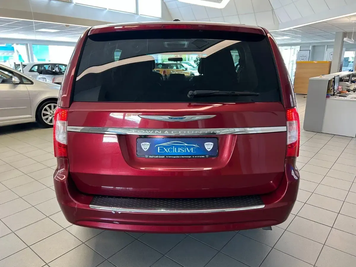 Gebraucht Chrysler Voyager 287 PS (211 kW) 2015 Rot Van / Kleinbus
