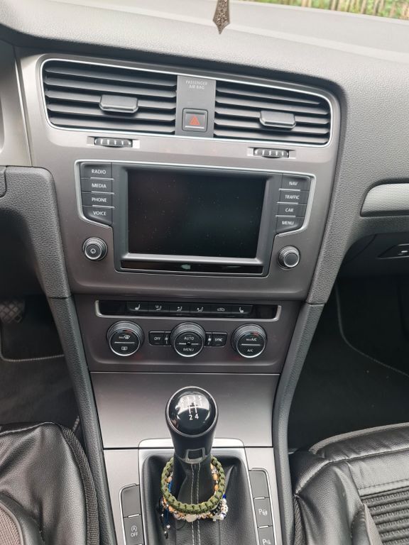 Blau Gebraucht 2016 VW Golf VII Trendline Kombi | 7.500 € (Superpreis) - Bild 1/4