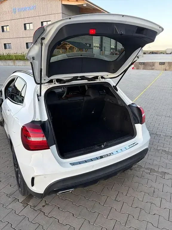 Gebraucht Mercedes GLA200 156 PS (114 kW) 2018 Weiß SUV