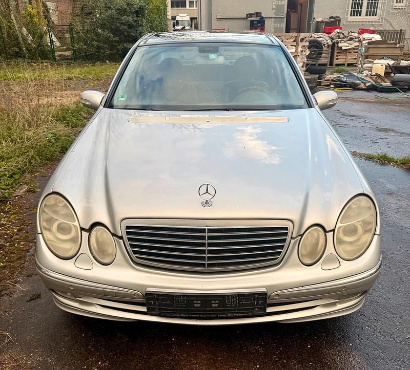 Usata Mercedes E320 2002 Argento Berlina