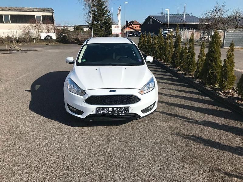 Gebraucht Ford Focus 125 PS (91 kW) 2017 Weiß Limousine