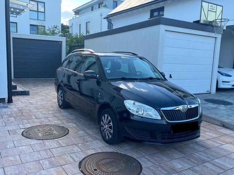 Schwarz Gebraucht 2012 Skoda Fabia Kombi | 2.800 € (Guter Preis) - Bild 1/4