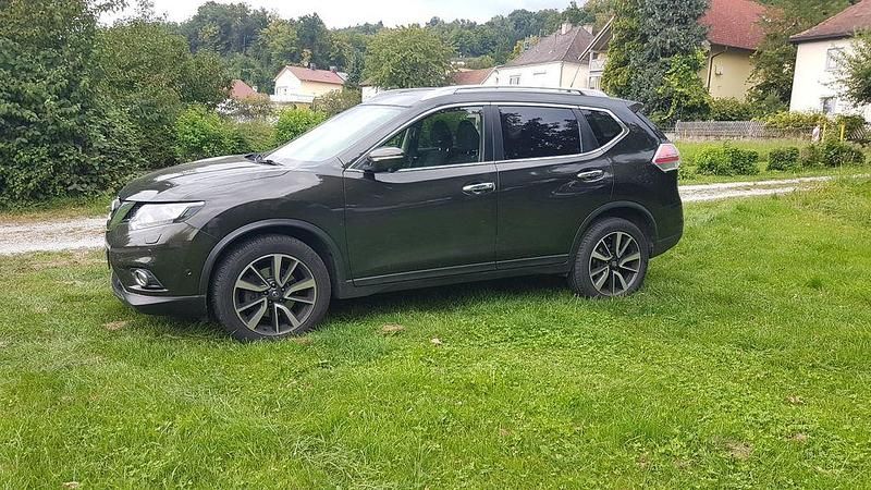 Grün Gebraucht 2017 Nissan X-Trail N-Vision SUV | 14.900 € (Fairer Preis) - Bild 1/4