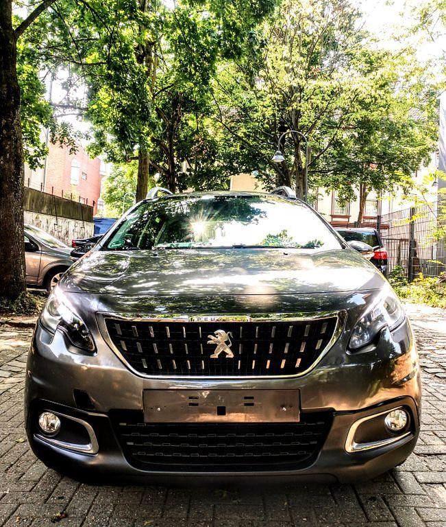 Silber Gebraucht 2018 Peugeot 2008 Allure SUV | 8.000 € (Superpreis) - Bild 1/4