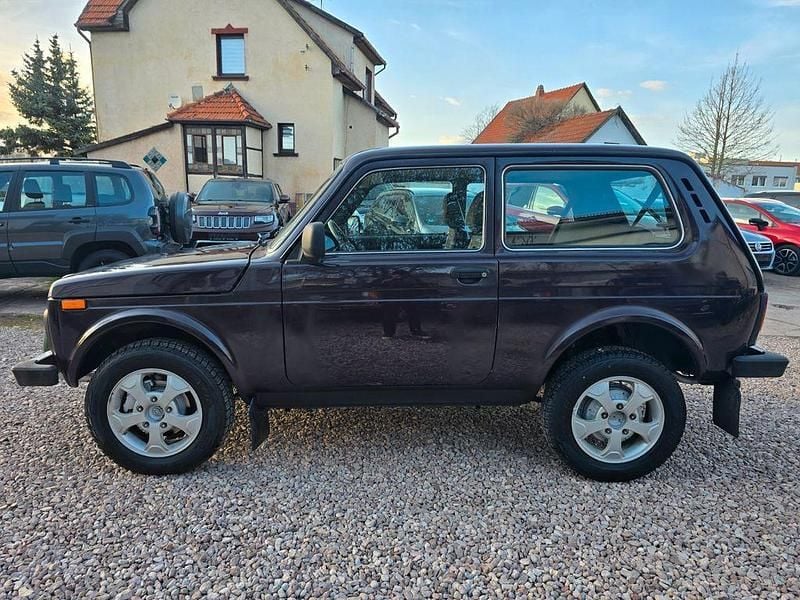 Gebraucht Lada Taiga 83 PS (61 kW) 2018 Rot SUV