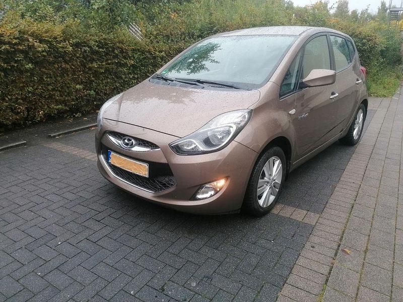 Beige Gebraucht 2015 Hyundai ix20 Van / Kleinbus | 4.500 € (Superpreis) - Bild 1/4