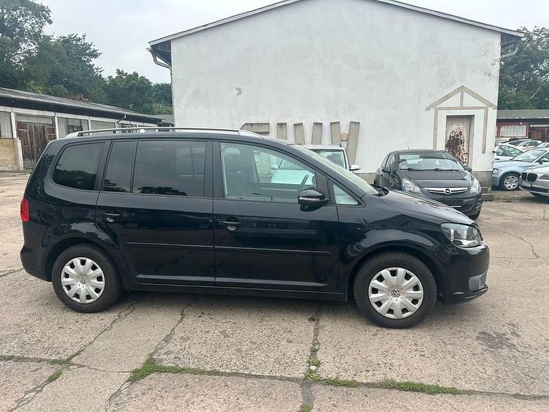 Second-hand VW Touran 140 CP (102 kW) 2011 Negru Monovolum