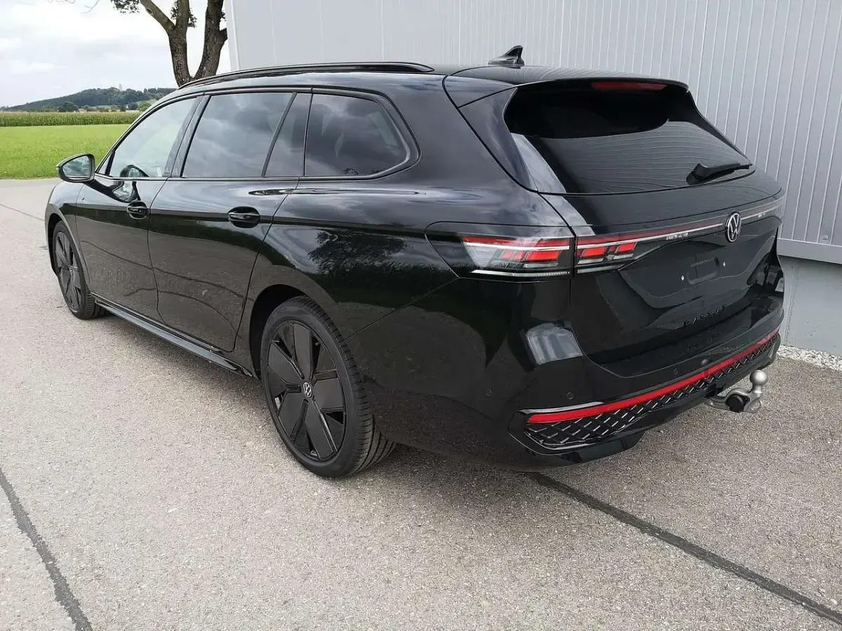 Neu VW Passat R-line 220 PS (161 kW) 2025 Grenadilschwarz metallic Kombi