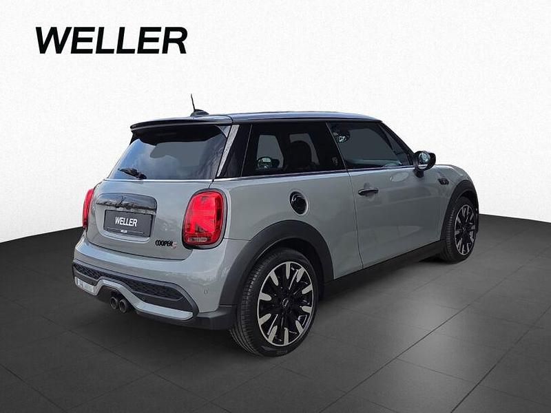 Gebraucht Mini Cooper S 192 PS (141 kW) 2023 Moonwalk grey (grau) Kleinwagen