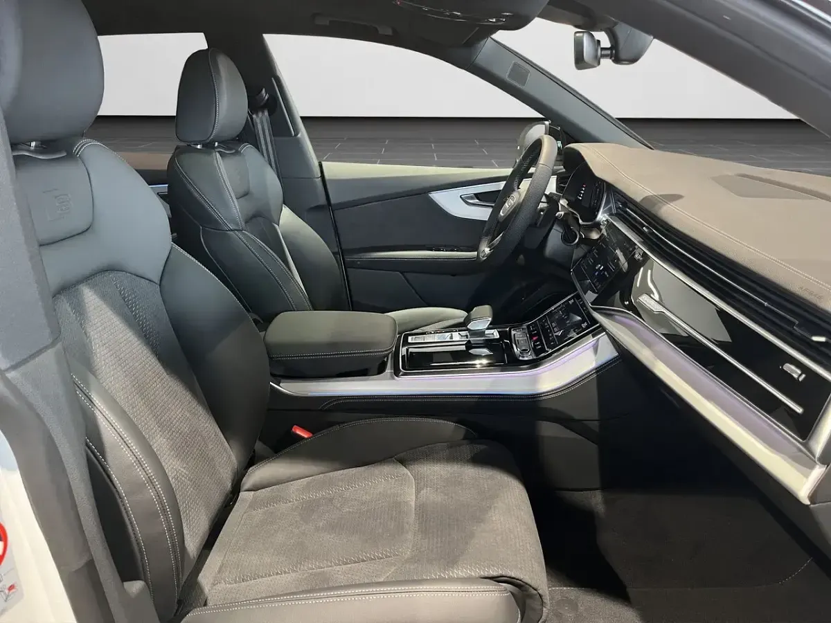 Neu Audi Q8 Design 286 PS (210 kW) 2026 Gletscherweiß metallic (metallic) SUV
