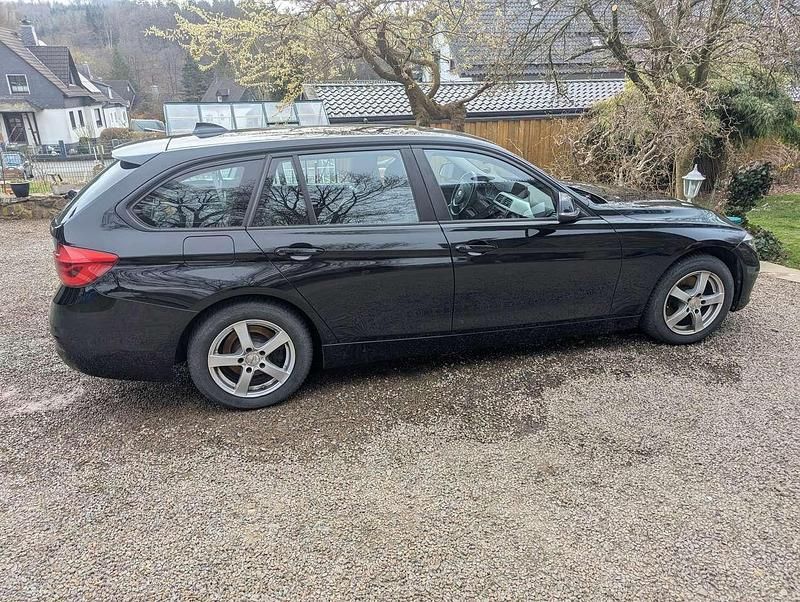 Gebraucht BMW 320 Advantage 190 PS (139 kW) 2017 Schwarz Kombi