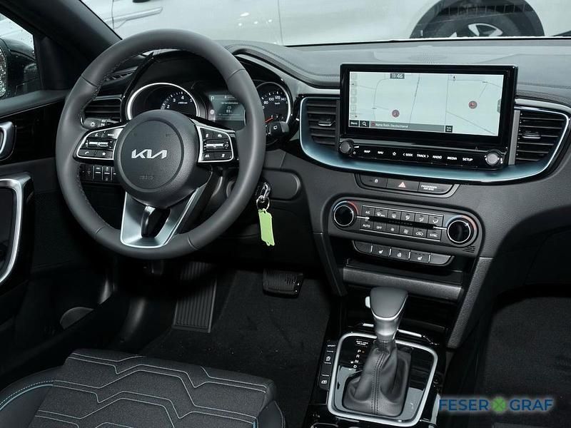 Neu Kia XCeed 150 PS (110 kW) 2025 Deluxe weiss SUV