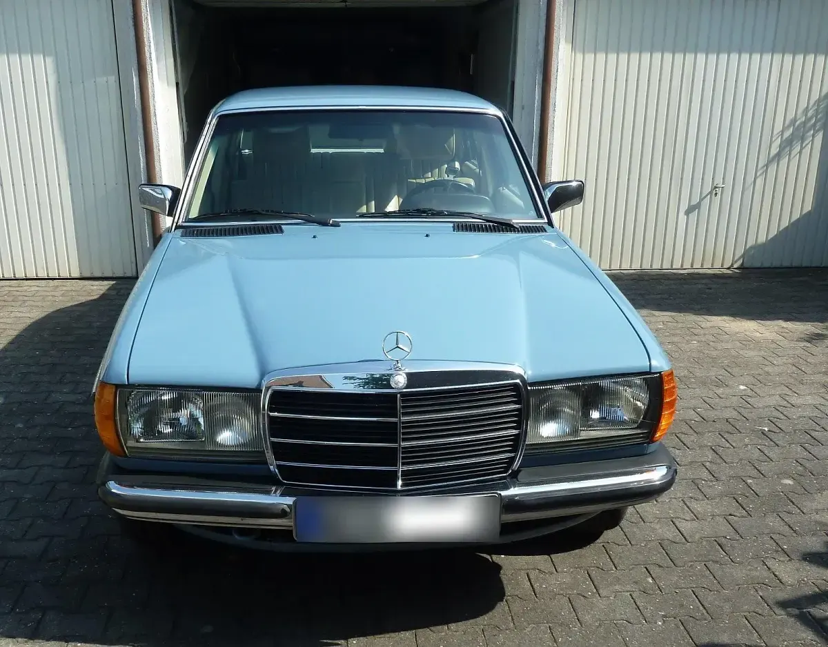 Gebraucht Mercedes 250 140 PS (102 kW) 1982 Blau Limousine