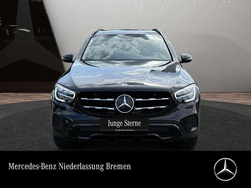 Schwarz Gebraucht 2022 Mercedes GLC300 Night SUV | 41.990 € (Fairer Preis) - Bild 1/3