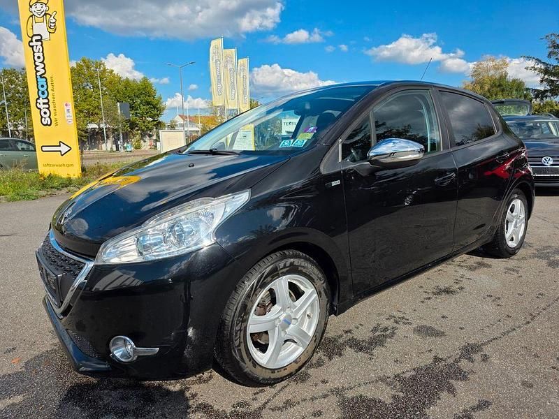 Schwarz Gebraucht 2015 Peugeot 208 Style Kleinwagen | 4.700 € (Guter Preis) - Bild 1/4