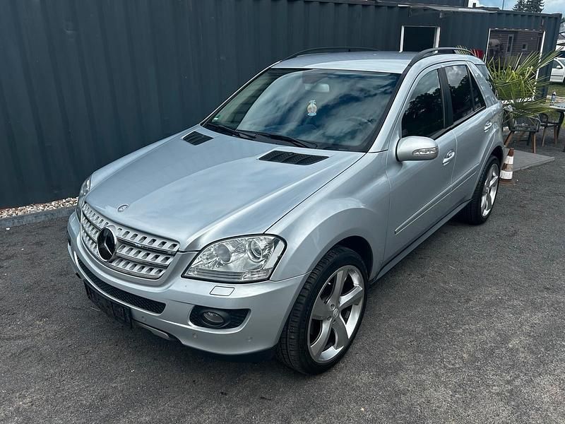 Silber Gebraucht 2008 Mercedes ML320 SUV | 13.750 € (Teuer) - Bild 1/4