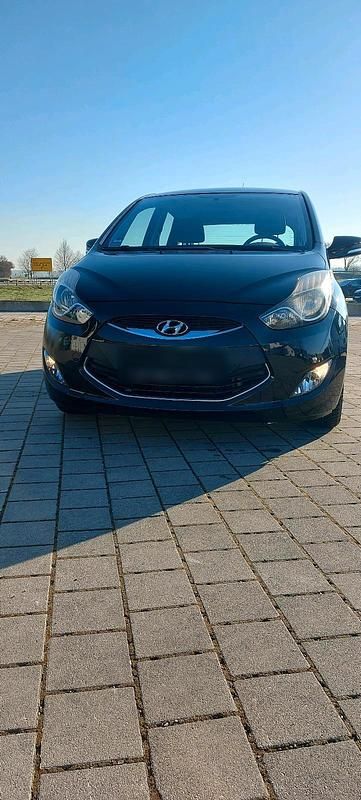 Gebraucht Hyundai ix20 90 PS (66 kW) 2012 Schwarz Kleinwagen