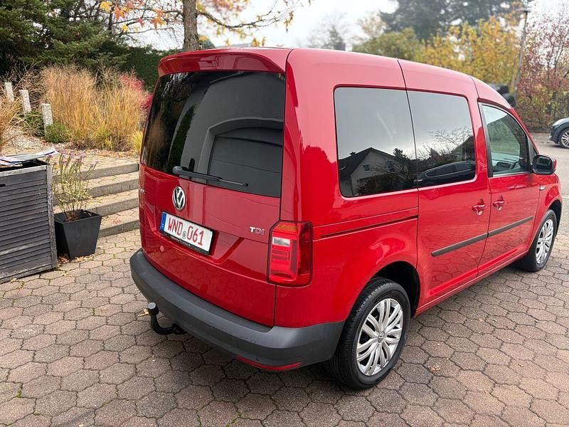 Gebraucht VW Caddy Trendline 150 PS (110 kW) 2018 Rot Van / Kleinbus