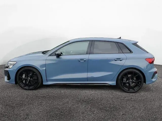 Gebraucht Audi RS3 Sportback Ambiente 400 PS (294 kW) 2023 Kemoragrau metallic Kleinwagen