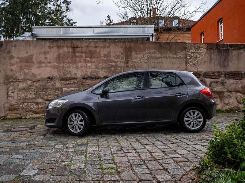 Gebraucht Toyota Auris Executive 124 PS (91 kW) 2007 Magnetic grey Kleinwagen