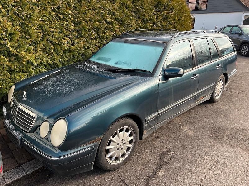Gebraucht Mercedes E320 224 PS (164 kW) 1999 Grün Kombi