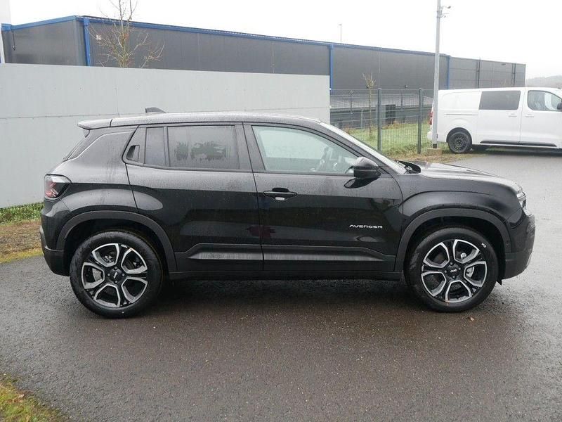 Neu Jeep Avenger Summit 101 PS (74 kW) 2025 Schwarz SUV
