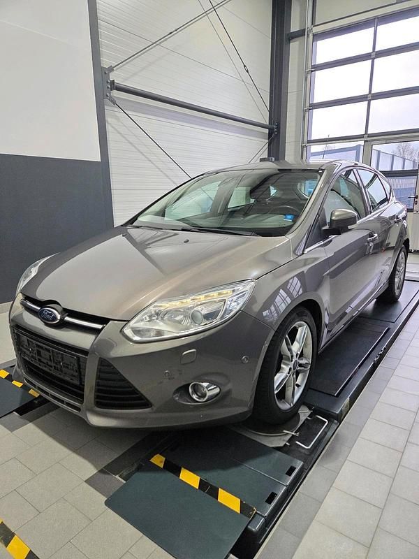 Gebraucht Ford Focus 125 PS (91 kW) 2013 Braun Kleinwagen