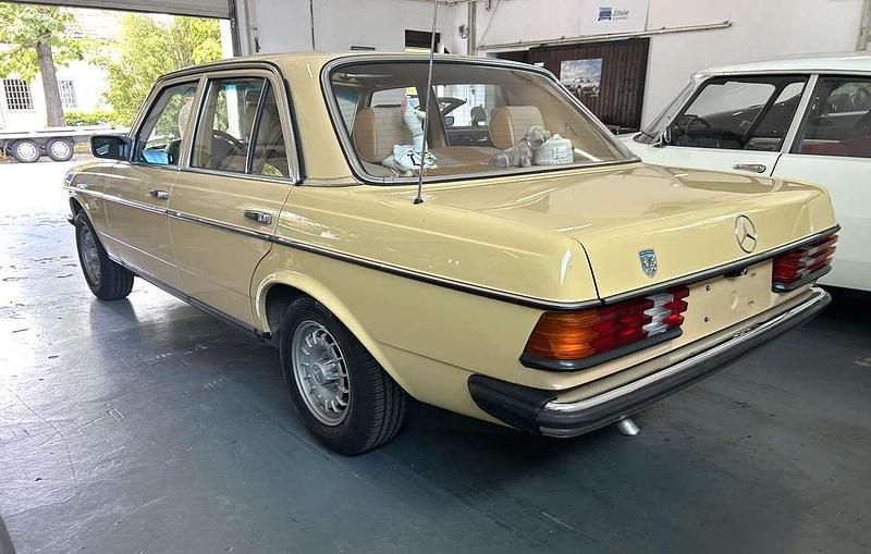 Gebraucht Mercedes E230 136 PS (100 kW) 1984 Gelb Limousine