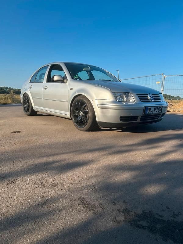 Silber Gebraucht 2000 VW Bora Limousine | 2.300 € (Fairer Preis) - Bild 1/4