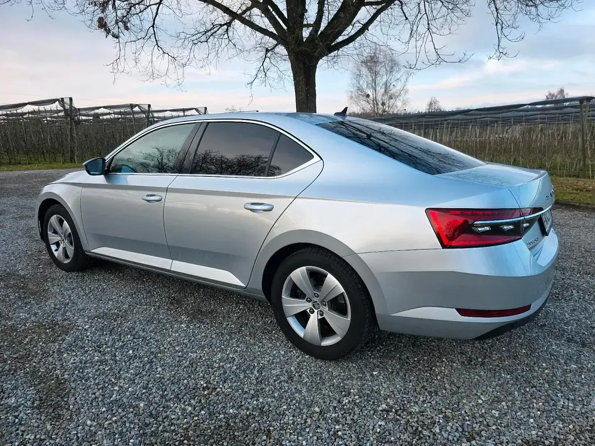Gebraucht Skoda Superb 200 PS (147 kW) 2022 Silber Limousine