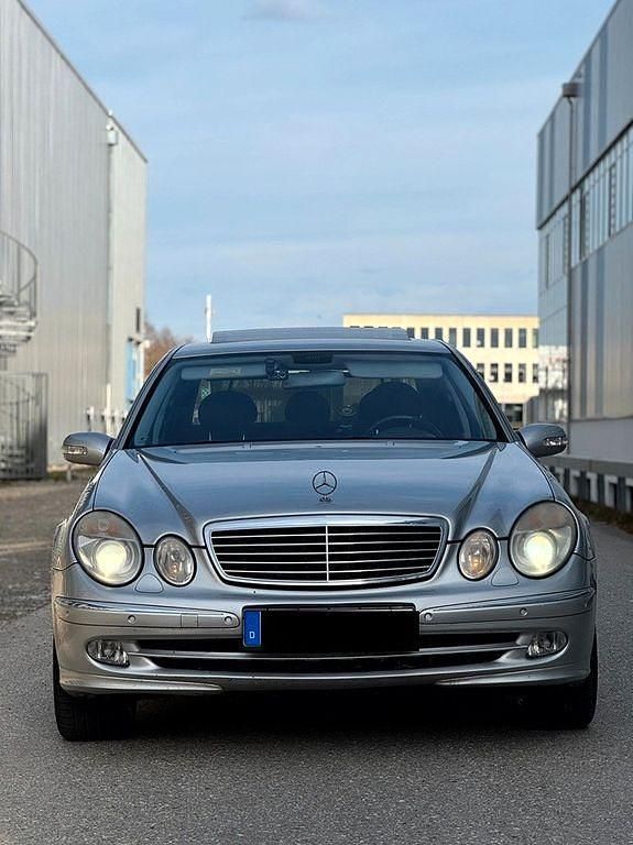 Gebraucht Mercedes E320 Avantgarde 224 PS (164 kW) 2005 Silber Limousine