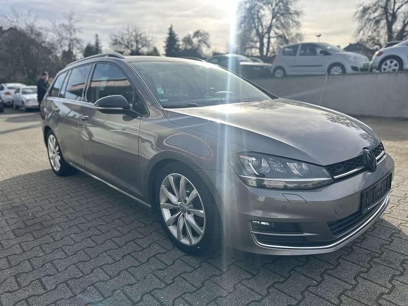 Gebraucht VW Golf VII Highline 150 PS (110 kW) 2014 Limestone grey metallic Kombi