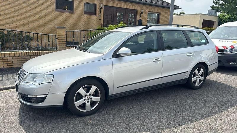 Silber Gebraucht 2010 VW Passat Kombi | 2.700 € (Guter Preis) - Bild 1/4