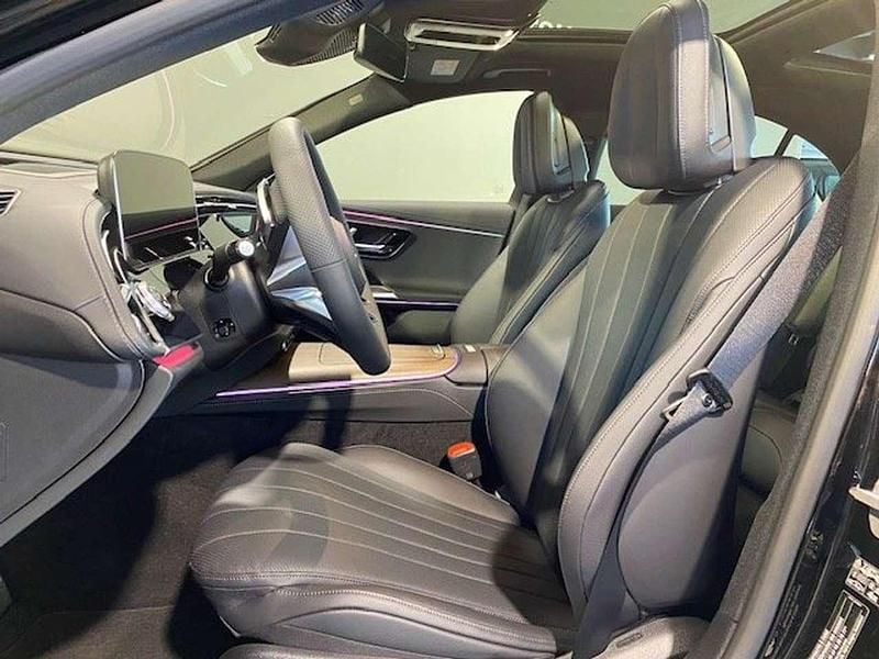 Gebraucht Mercedes E220 AMG 197 PS (144 kW) 2023 Schwarz Limousine