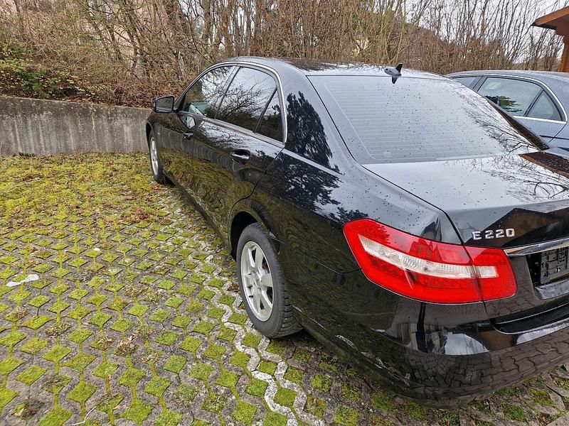 Gebraucht Mercedes E220 170 PS (125 kW) 2009 Schwarz Limousine