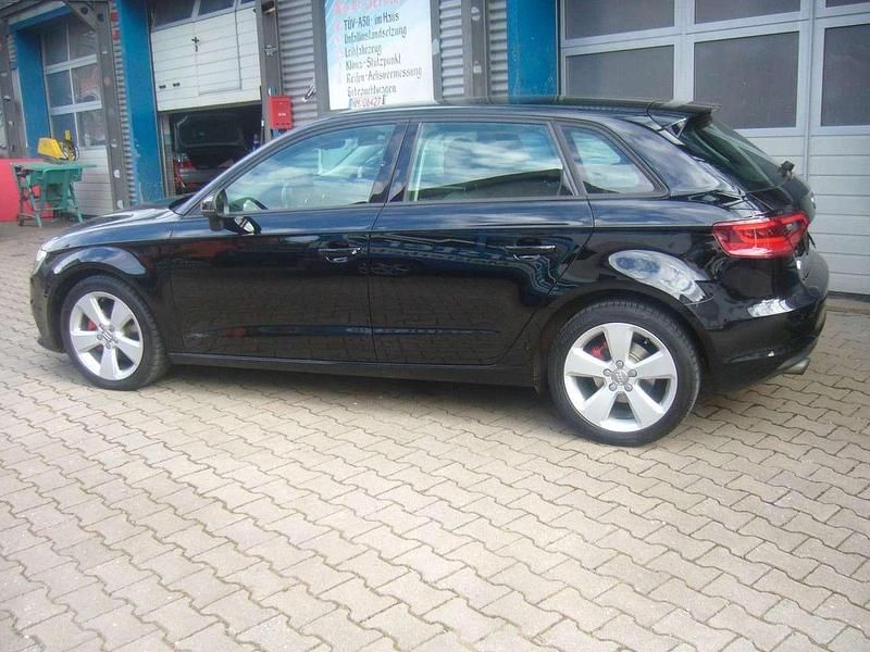 Second-hand Audi A3 105 CP (77 kW) 2011 Negru Hatchback