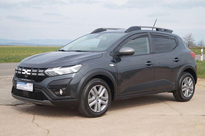 Gebraucht Dacia Sandero Expression 91 PS (66 kW) 2023 Grau SUV