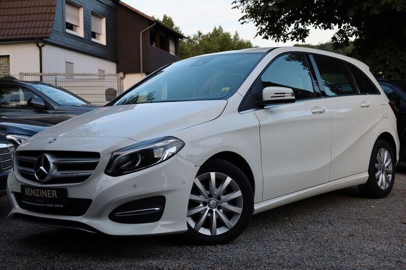 Weiß Gebraucht 2015 Mercedes B180 Style Van / Kleinbus | 12.450 € (Fairer Preis) - Bild 1/4