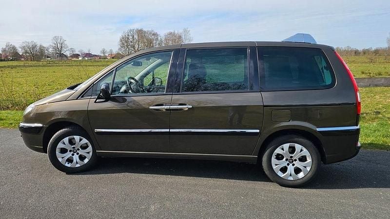 Gebraucht Citroën C8 Exclusive 163 PS (119 kW) 2012 Braun Van / Kleinbus