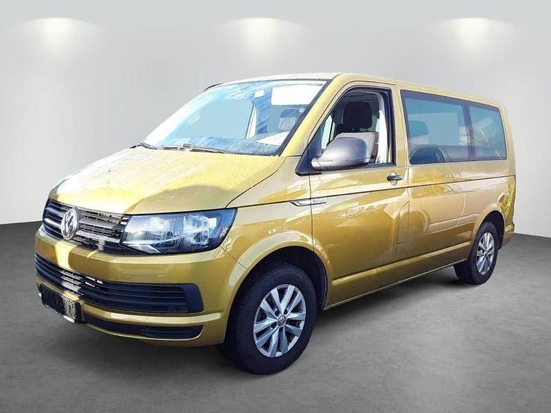 Gelb Gebraucht 2018 VW Multivan Trendline Van | 30.900 € (Superpreis) - Bild 1/4