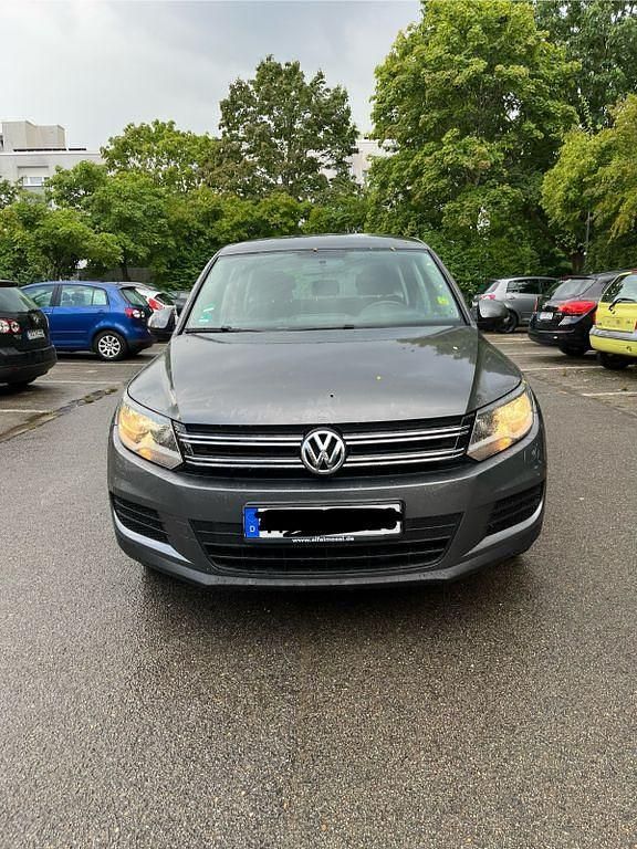 Grau Gebraucht 2014 VW Tiguan Trendline SUV | 9.000 € (Guter Preis) - Bild 1/4
