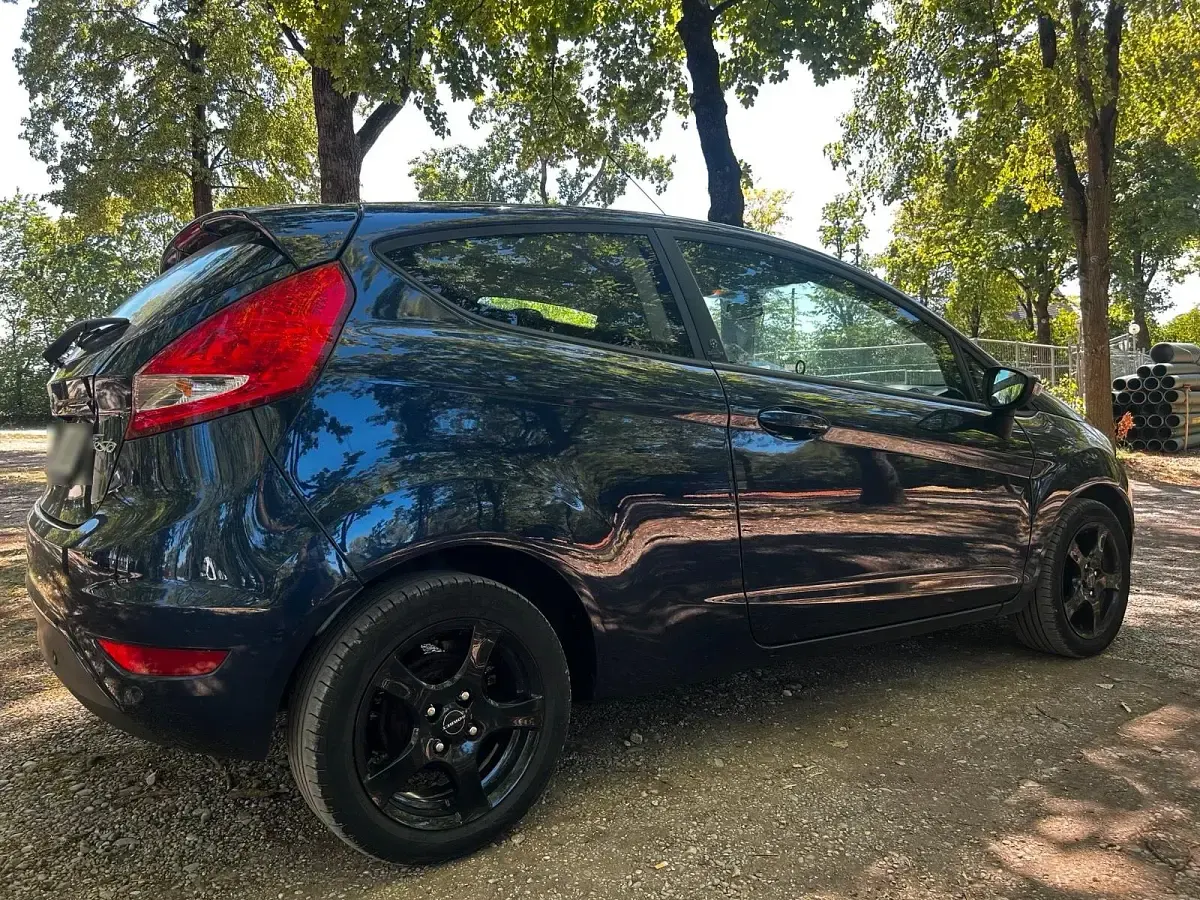 Gebraucht Ford Fiesta 97 PS (71 kW) 2012 Blau Kleinwagen