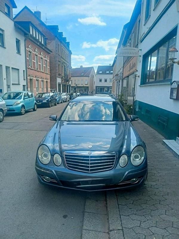 Silber Gebraucht 2007 Mercedes E320 Avantgarde Kombi | 3.900 € (Guter Preis) - Bild 1/4