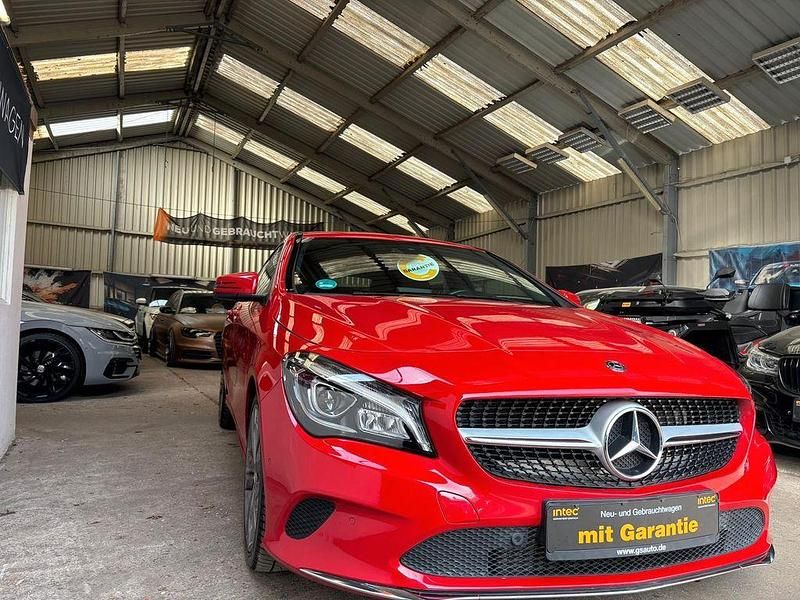 Gebraucht Mercedes CLA220 Shooting Brake 184 PS (135 kW) 2018 Rot Kombi