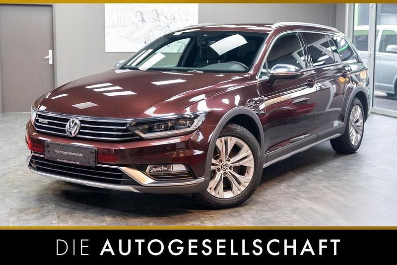 Crimson red metallic Gebraucht 2016 VW Passat Alltrack Kombi | 25.990 € (Etwas zu teuer) - Bild 1/3