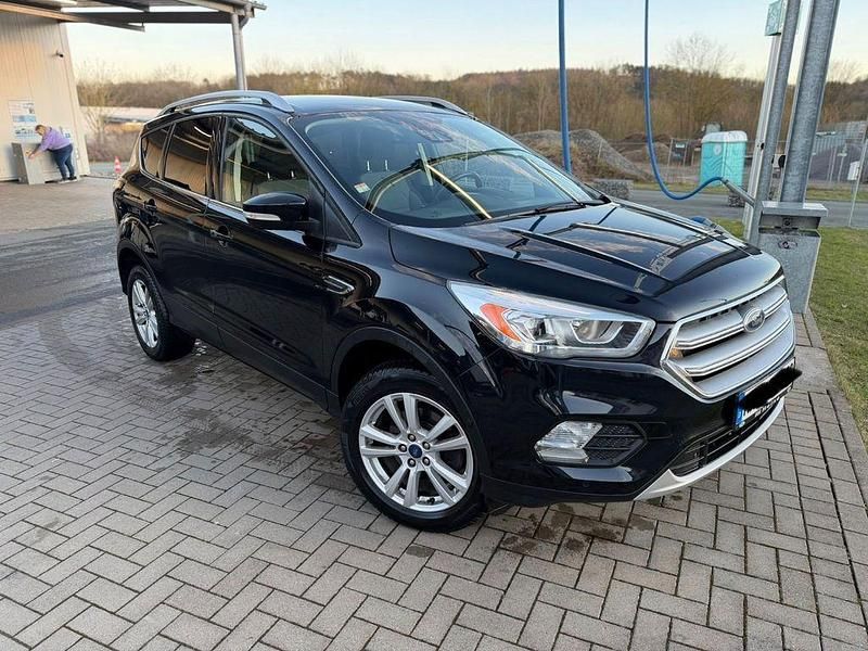Gebraucht Ford Kuga Trend 150 PS (110 kW) 2016 Schwarz SUV
