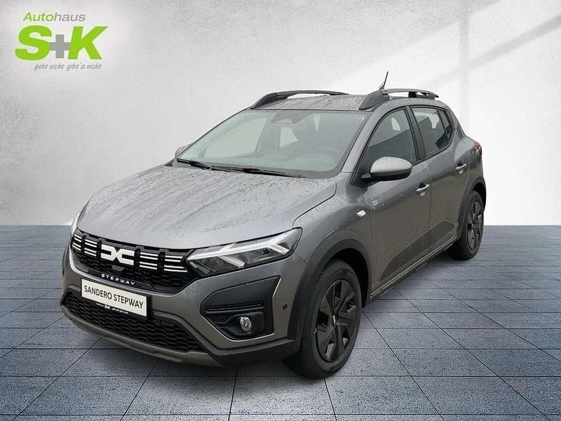 Grau Neu 2025 Dacia Sandero Expression Kleinwagen | 18.480 € (Fairer Preis) - Bild 1/4