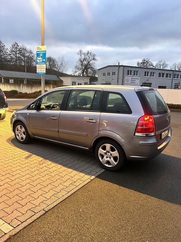 Gebraucht Opel Zafira 143 PS (105 kW) 2007 Silber Van / Kleinbus